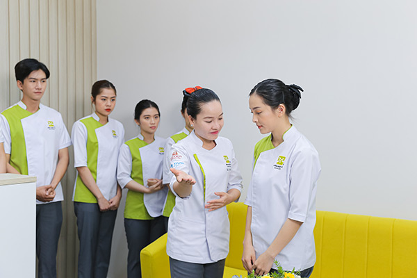 Bài học chào đón khách spa