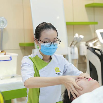 học các kỹ thuật massage mắt