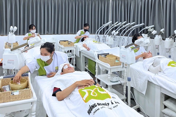 lớp học chăm sóc da chuyên nghiệp