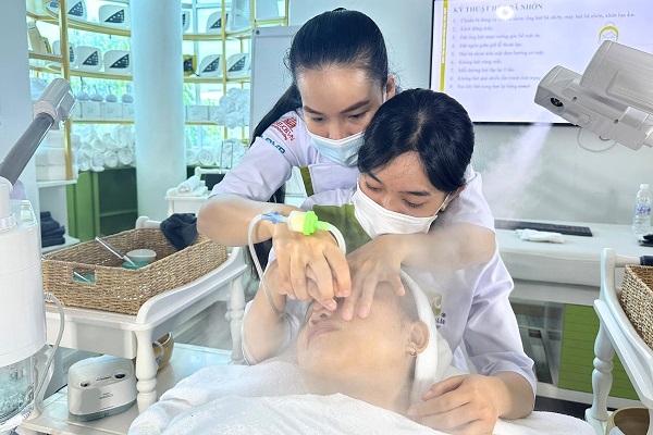 lớp học nghề chăm sóc da mặt
