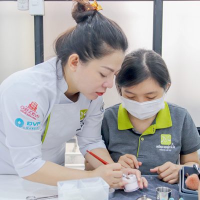 Học nail salon định cư