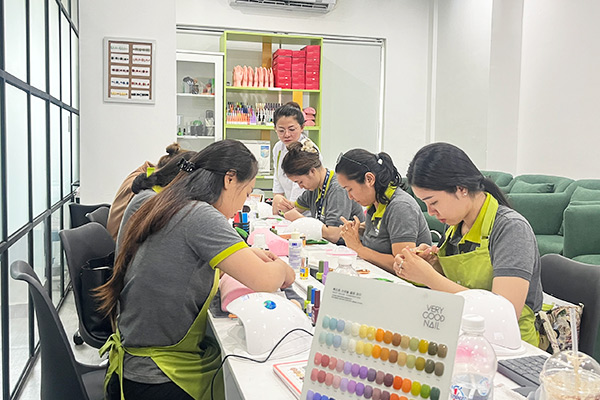 lớp học làm nail box