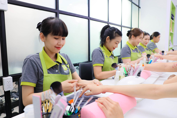 Thực hành làm nail mẫu thật