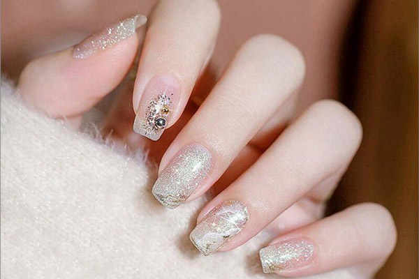 Mẫu Nail Kim Tuyến Quyến Rũ