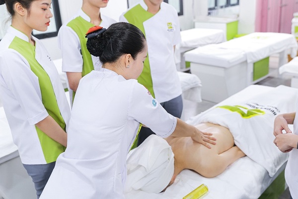 40 tuổi có nên học nghề spa