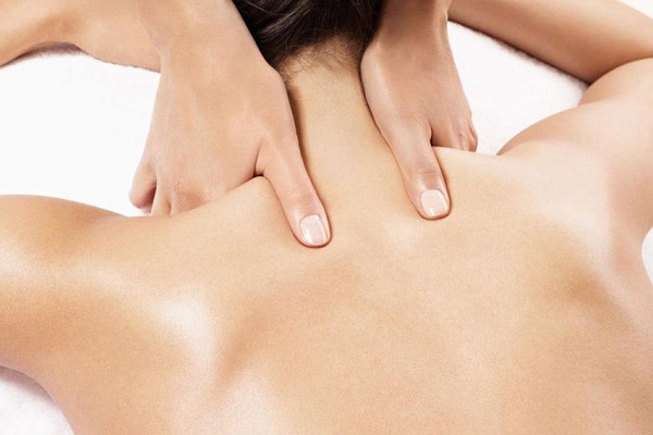 động tác massage cổ vai gáy