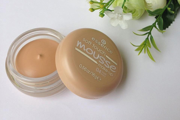 essence soft touch mousse make up