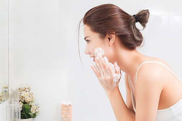 da dầu mụn có nên dùng sáp tẩy trang