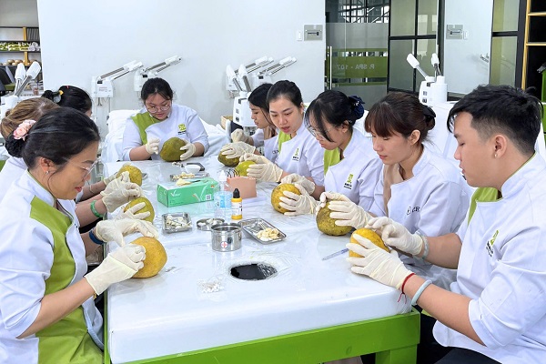 lớp học lấy nhân mụn