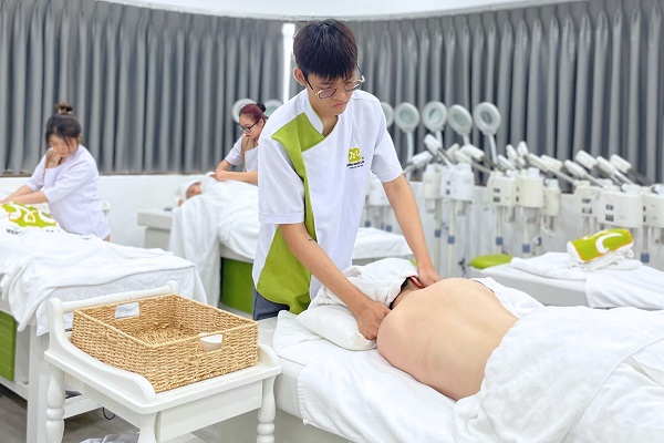 nam học nghề spa