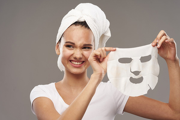 trước và sau khi đắp mặt nạ giấy