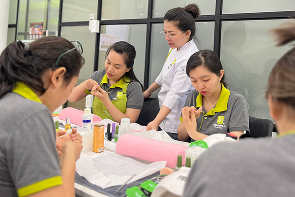 buổi học nail cơ bản