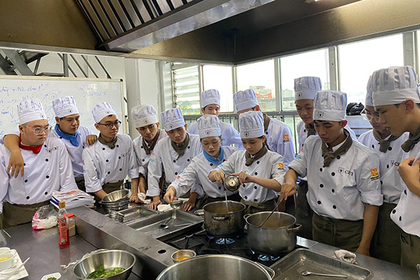 bằng cấp 2 có xin được việc không