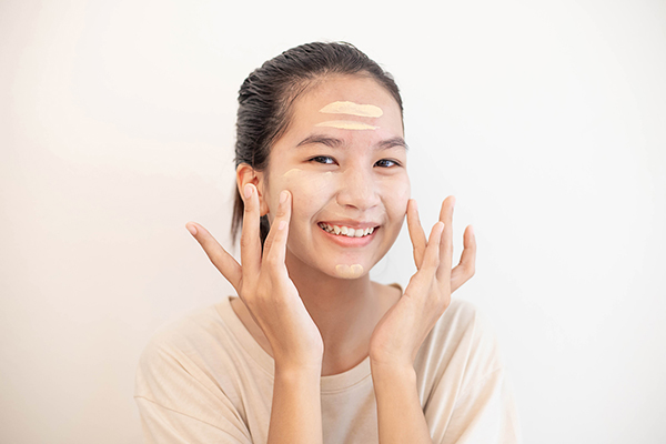 dùng kem chống nắng vào ban ngày