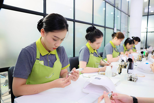 nghề nail làm móng