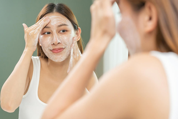 tẩy da chết cần thực hiện sau khi rửa mặt