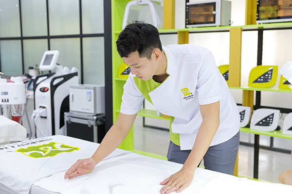 bạn nam học nghề ngắn hạn