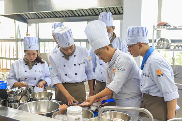 học nghề nấu ăn làm bánh chỉ từ 6 tháng