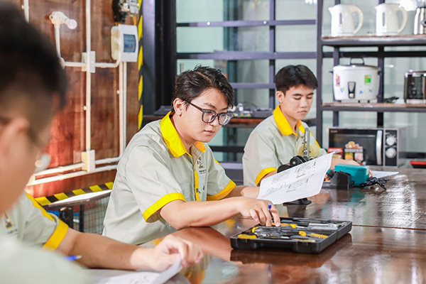 học sửa điện nước
