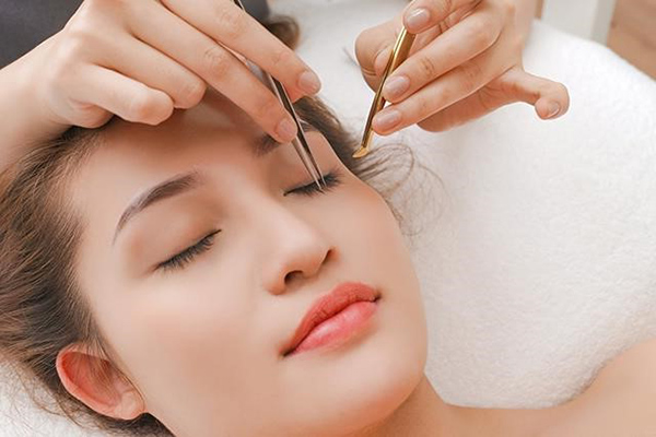 nên uốn mi hay nối mi đẹp hơn