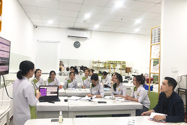 buổi học marketing trong hoạt động đào tạo