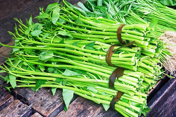 khử thâm môi kiêng ăn rau muống