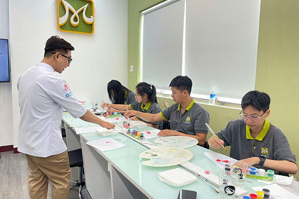 nam 27 tuổi học nghề cắt tóc