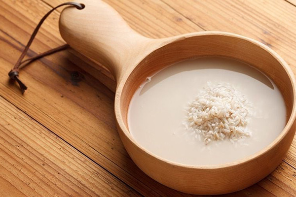 nước vo gạo có làm da bị bắt nắng không