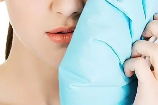 phun môi bao lâu hết sưng