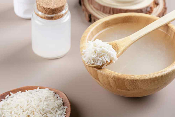 rửa mặt bằng nước gạo