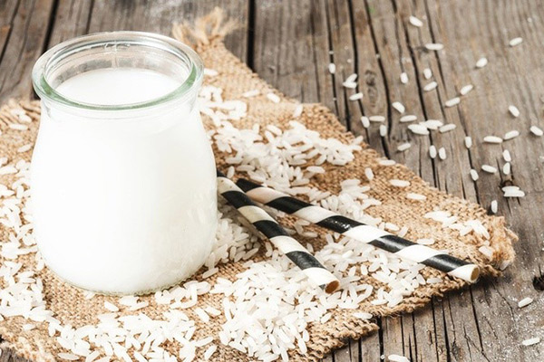 rửa mặt bằng nước vo gạo