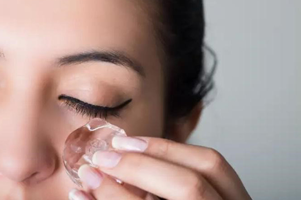 tác dụng của rửa mặt bằng nước đá