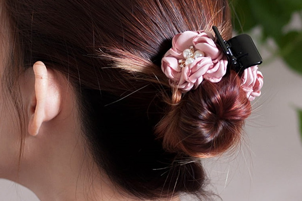 búi tóc tròn kẹp càng cua