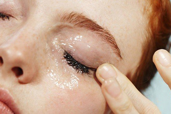 cách tẩy trang mascara bằng dầu dừa