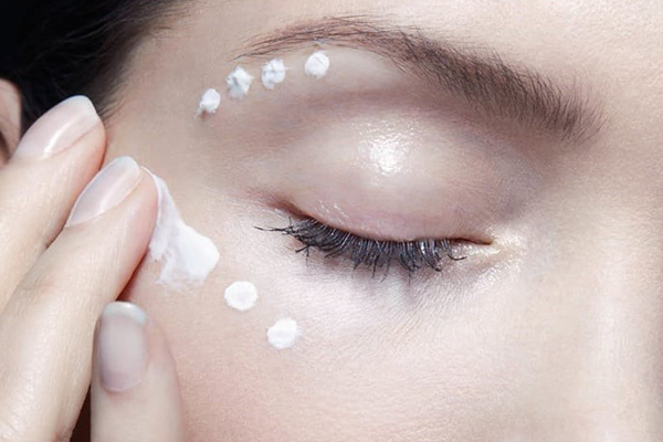 chăm sóc riêng vùng da mắt