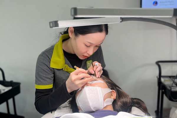 dịch vụ làm đẹp nối mi