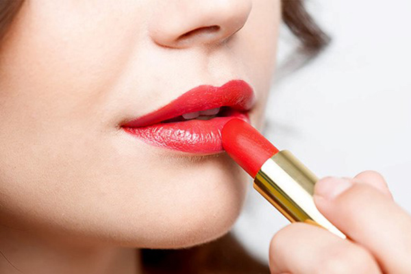 những lưu ý sau khi xăm môi