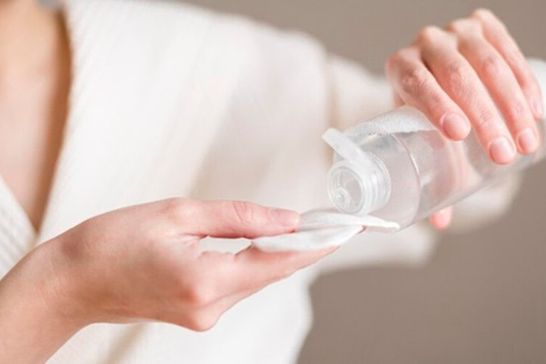 nước tẩy trang là gì