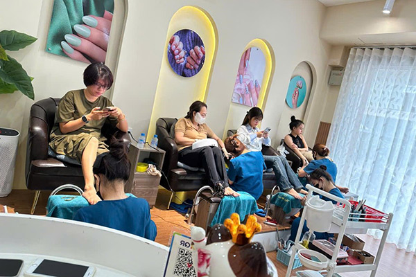 làm nail trang điểm cá nhân tại nhà