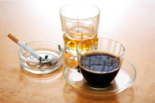 phun môi xong không nên ăn gì