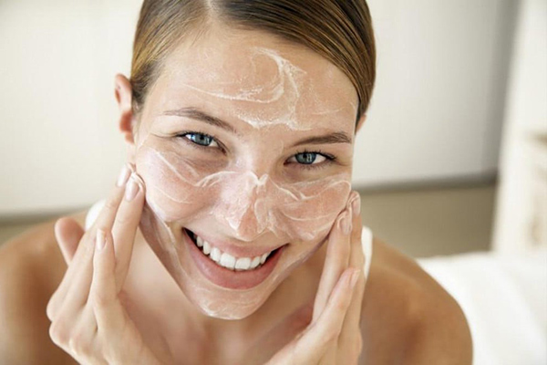 tẩy da chết hóa học là gì