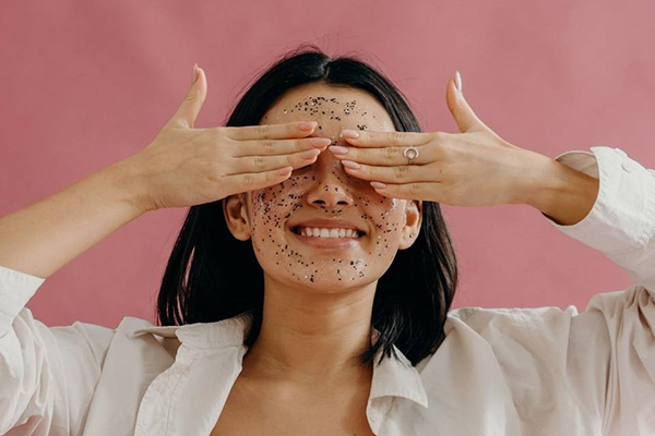 tẩy da chết vật lý và hóa học là gì