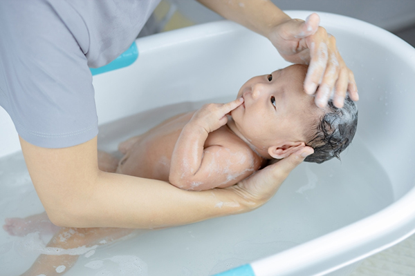 cách tắm cho trẻ sơ sinh an toàn