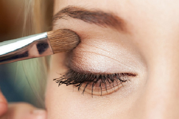 trang điểm mắt tone tây