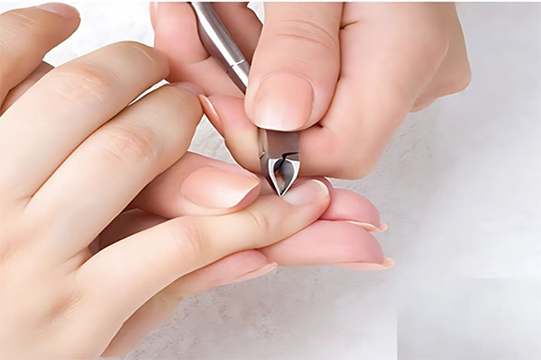 cắt tỉa móng gọn gàng