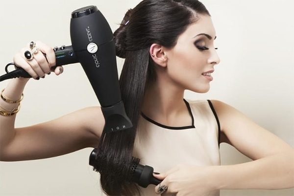 cách giữ nếp cho tóc uốn